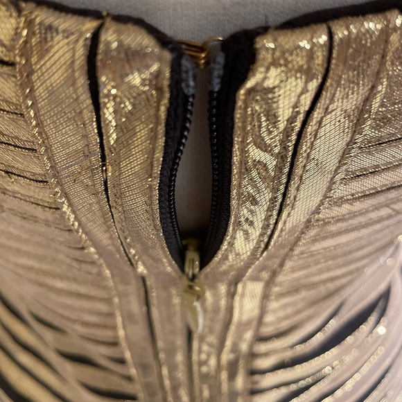 BCBGMaxAzria Bandage Bodycon strappy cocktail dress size 6 Hit up 2023 in style! - Picture 6 of 12